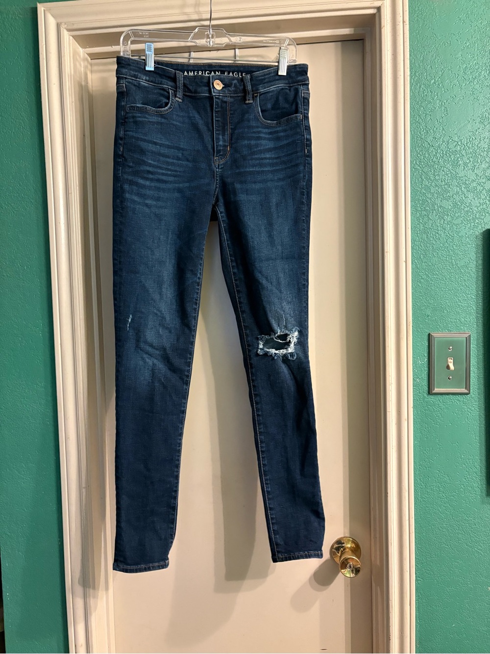 American Eagle Outfitters Next Level Stretch Hi-Rise Distressed Jegging